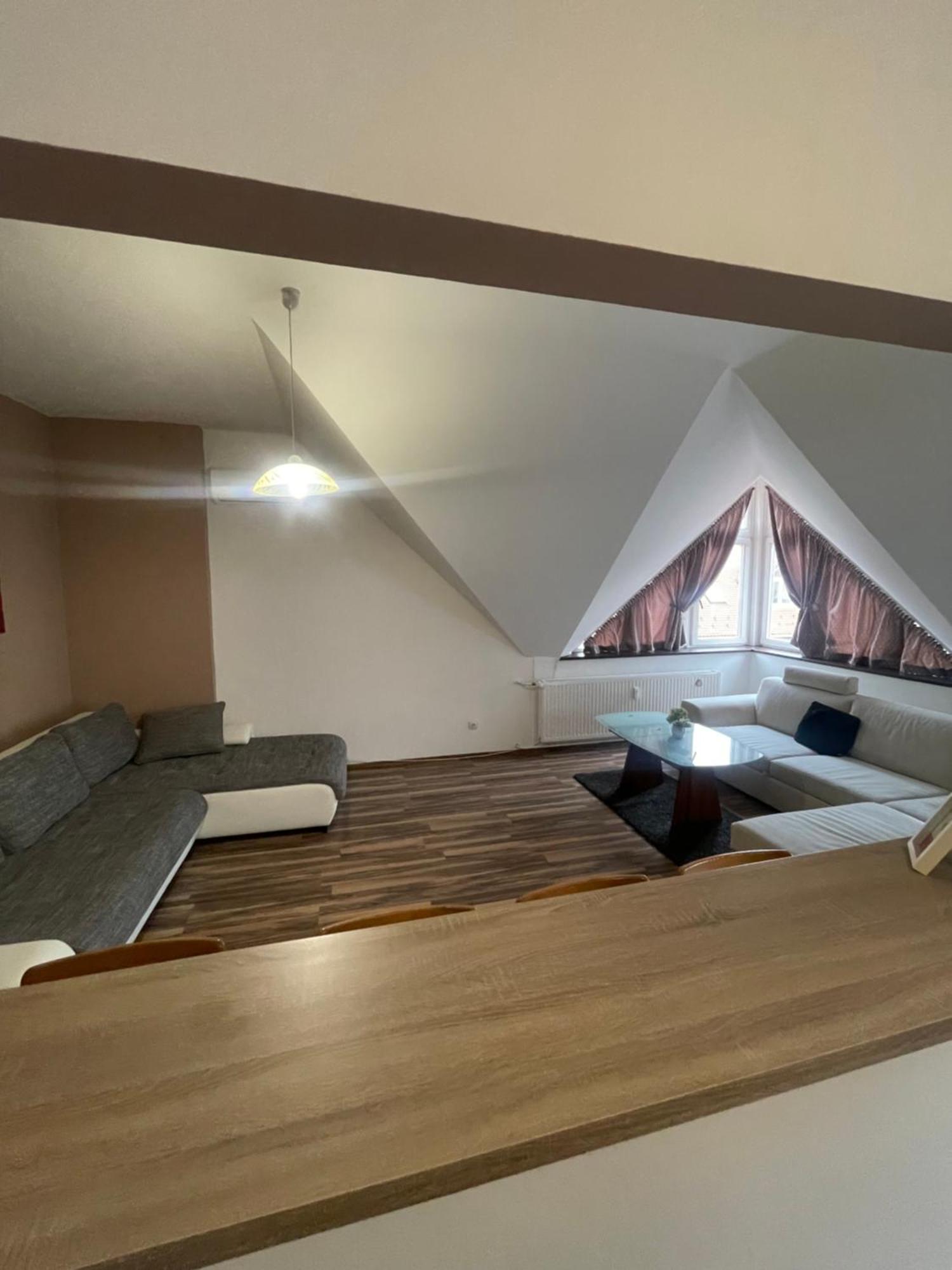 Palank Apartman Mosonmagyaróvár Buitenkant foto