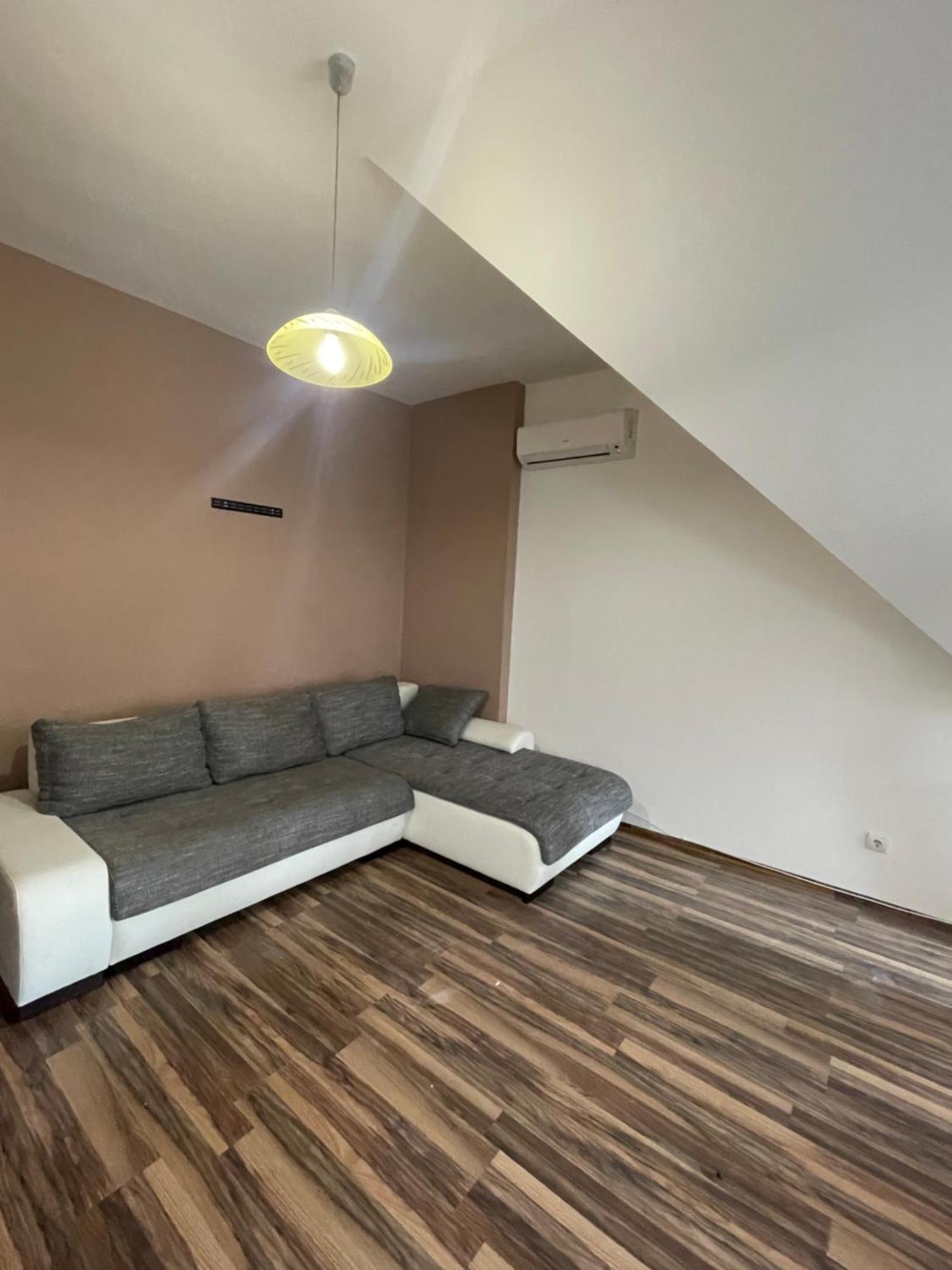 Palank Apartman Mosonmagyaróvár Buitenkant foto